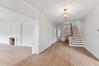 9 Sherwood Ave in Greenwich, CT - Building Photo - Building Photo