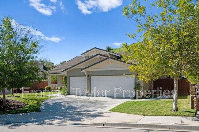 285 Oak Valley Ln in Escondido, CA - Building Photo - Building Photo