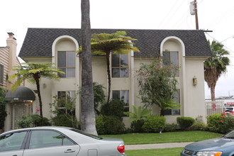 419 S Palm Dr in Beverly Hills, CA - Foto de edificio - Building Photo