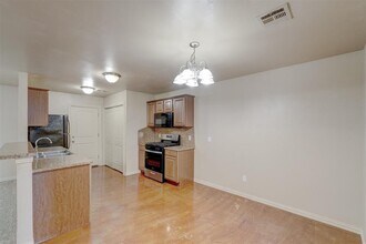 405 Sterling Pointe Way in Edmond, OK - Building Photo - Building Photo