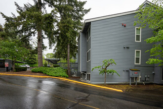 9302-9470 Redmond Woodinville Rd NE in Redmond, WA - Foto de edificio - Building Photo