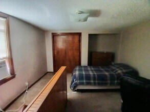 1016 W High St, Unit A in Jefferson City, MO - Building Photo - Building Photo