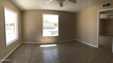 8300 Capitan Cir in El Paso, TX - Foto de edificio - Building Photo