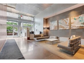 1926 W Burnside St in Portland, OR - Foto de edificio - Building Photo