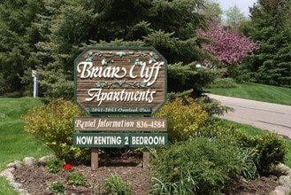 Briar Cliff Apartments in Middleton, WI - Building Photo - Building Photo