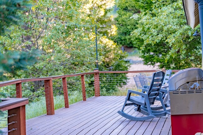 199 Fremont Rd in Lake Arrowhead, CA - Building Photo - Building Photo