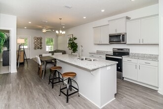 1099 Walker Point Wy in Brunswick, GA - Building Photo - Building Photo