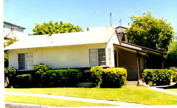 7124-7130 Flight Ave in Los Angeles, CA - Building Photo