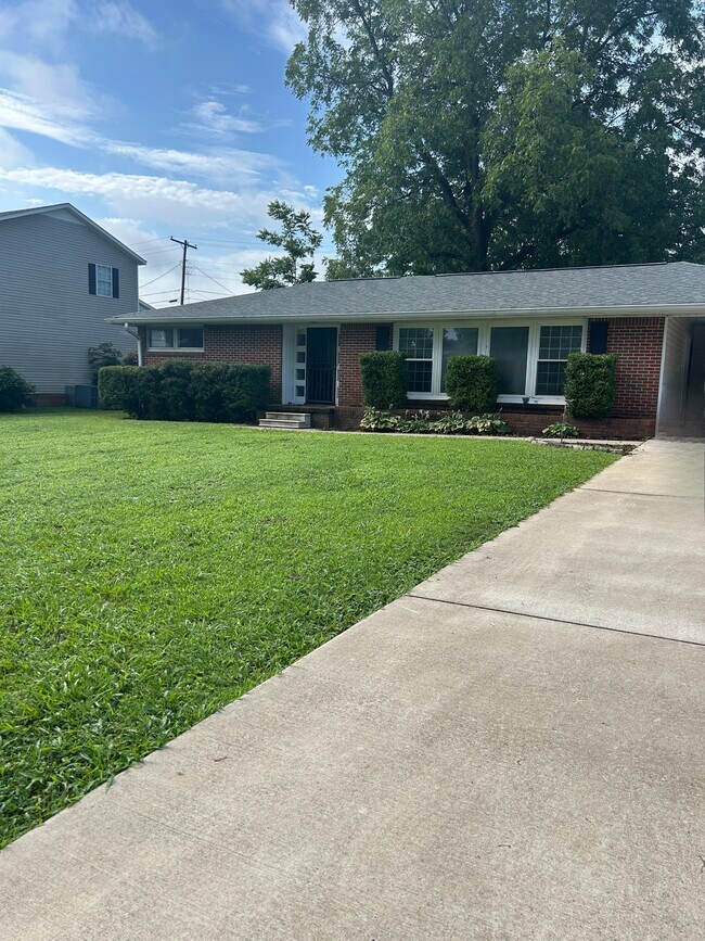 910 Tyler Ave in Muscle Shoals, AL - Building Photo - Building Photo