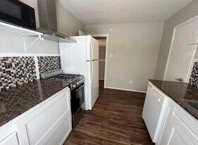 7719 Sign St in Missouri City, TX - Building Photo