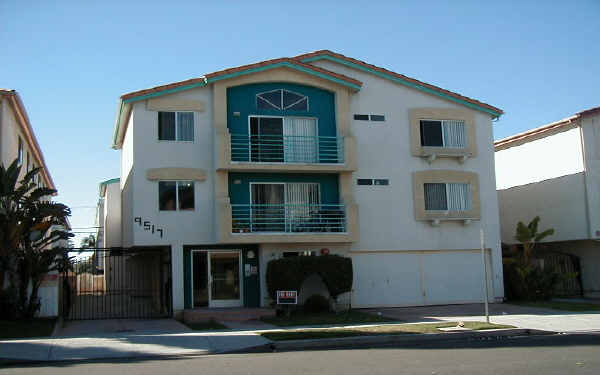 9517 Glasgow Pl in Los Angeles, CA - Foto de edificio