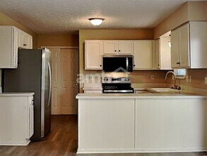 712 Moreno Dr in Reynoldsburg, OH - Building Photo - Building Photo