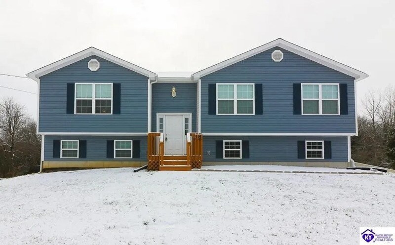 18 Evergreen Ct in Vine Grove, KY - Building Photo