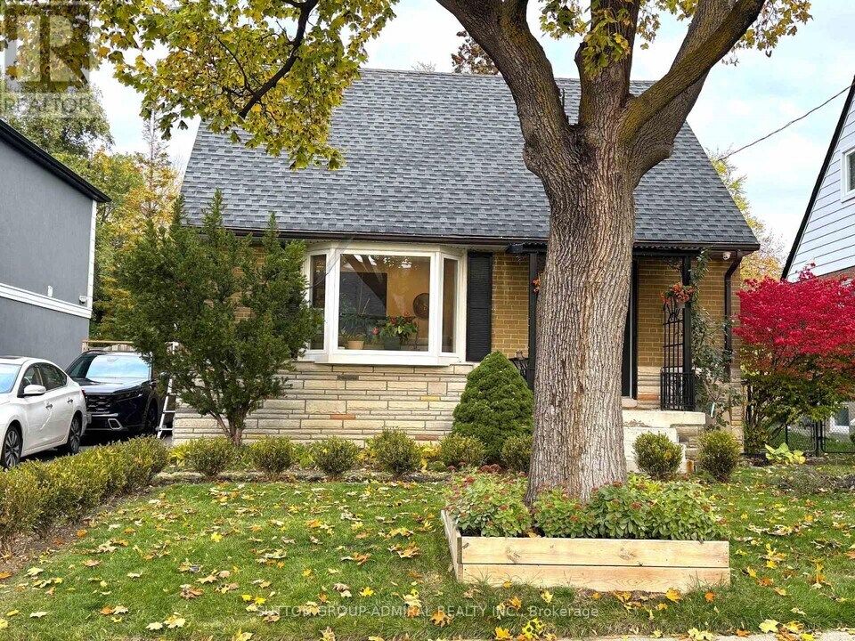 37 Coppermill Dr in Toronto, ON - Building Photo