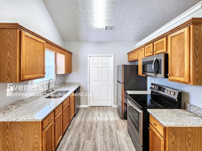 325 Bridgeport Ln in Monroe, GA - Building Photo - Building Photo