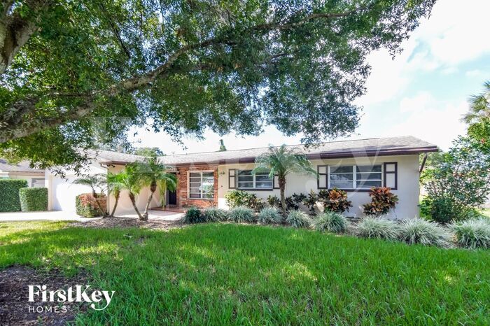 1466 Hunter Ln in Clearwater, FL - Building Photo