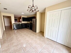 321 Ocean Dr in Laredo, TX - Building Photo - Building Photo