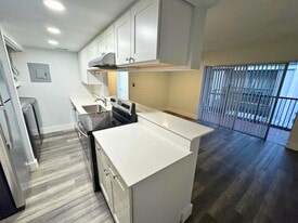 4501 Treehouse Ln in Tamarac, FL - Building Photo