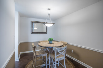 Shadow Lake Apartments in Flowood, MS - Building Photo - Interior Photo