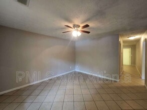 107 Spring Ct in Fairburn, GA - Building Photo - Building Photo