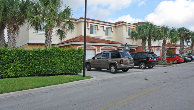 The Tides / The Breezes and Castlewood in Coral Springs, FL - Building Photo - Building Photo