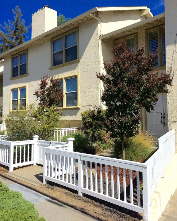 2085 Yale St in Palo Alto, CA - Building Photo