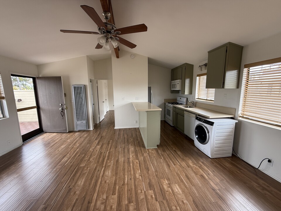 612 Victoria Ave, Unit B in Venice, CA - Foto de edificio