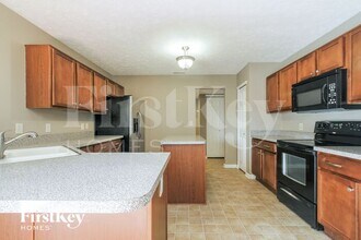 3070 Limber Pine Dr in Whiteland, IN - Building Photo - Building Photo