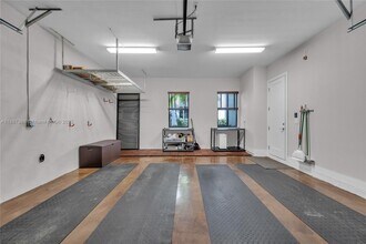 8217 NW 46th St in Doral, FL - Building Photo - Building Photo