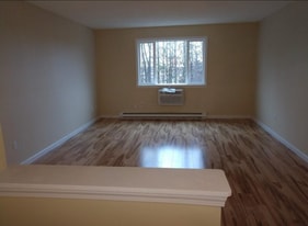 80 Claudia Dr, Unit 163 in West Haven, CT - Building Photo