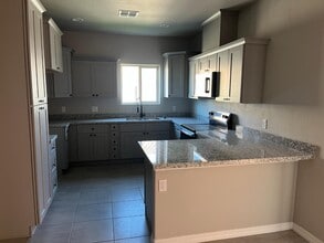 10615 E 45th Pl in Yuma, AZ - Building Photo - Building Photo