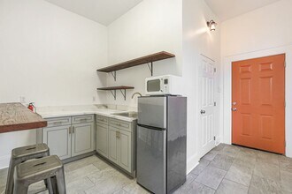 2120-2122 New Orleans St in New Orleans, LA - Foto de edificio - Building Photo