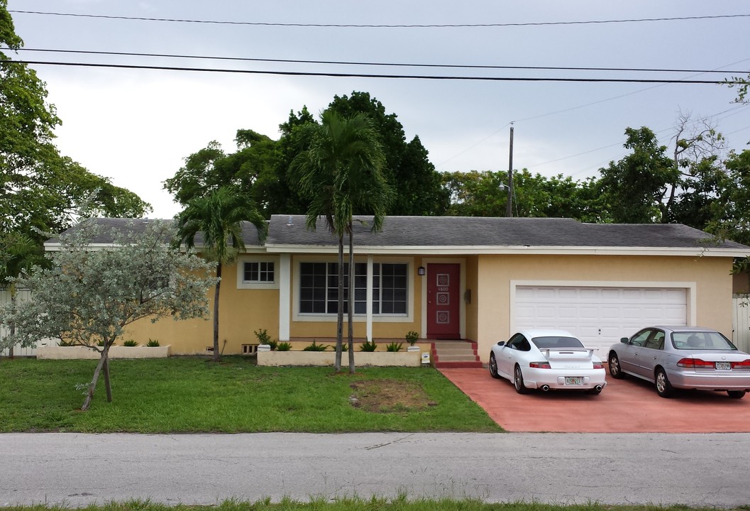 4800 NE 4 Ave in Miami, FL - Building Photo