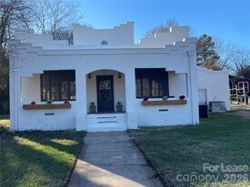 409 N Main St in Troutman, NC - Building Photo