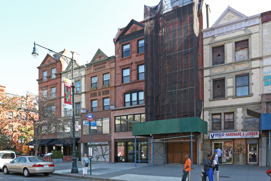 192 Lenox Ave in New York, NY - Building Photo