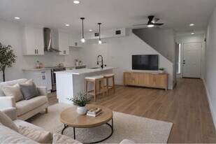 11840 Barryknoll Ln in Houston, TX - Building Photo