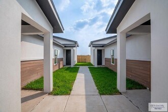 3604 Hidalgo Cir, Unit 1 in Brownsville, TX - Building Photo - Building Photo