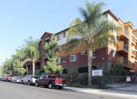 Dronfield Astoria in Sylmar, CA - Foto de edificio - Building Photo