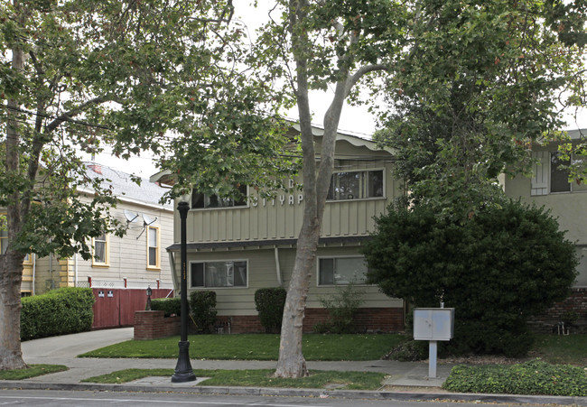 MID City Apt in San Jose, CA - Foto de edificio - Building Photo