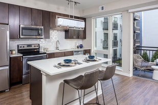 Ceylon in Clayton, MO - Building Photo