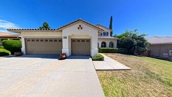 23718 Bella Vista Rd in Corona, CA - Building Photo