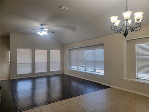 628 Nemitz St in Crowley, TX - Foto de edificio - Building Photo