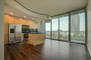 210 N Church St in Charlotte, NC - Building Photo