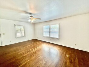 4415 Merle Dr in Austin, TX - Building Photo - Building Photo