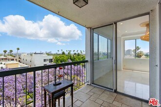 321 N Oakhurst Dr in Beverly Hills, CA - Building Photo - Building Photo