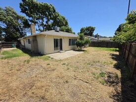 9813 Bowie Way in Stockton, CA - Building Photo
