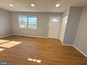 17 Holland Hill Ct in Catonsville, MD - Building Photo - Building Photo