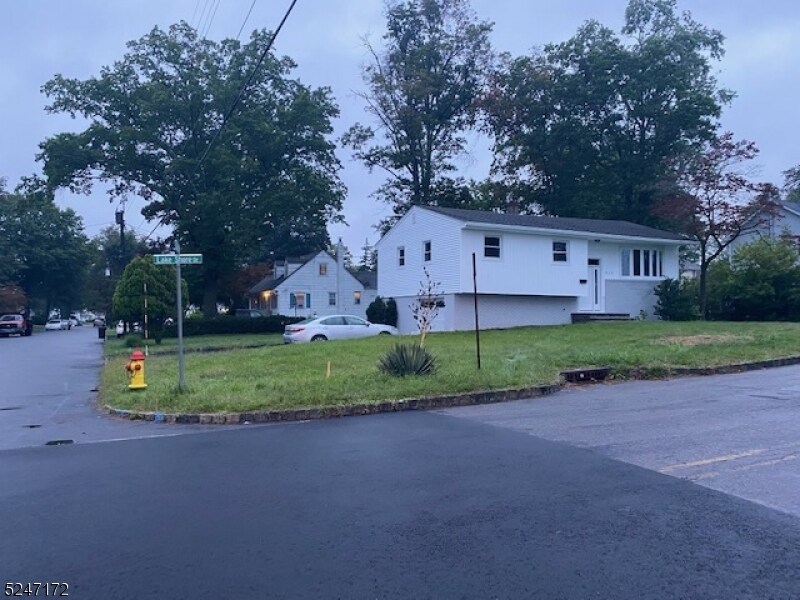 919 Lake Shore Dr in Parsippany Troy Hills, NJ - Building Photo