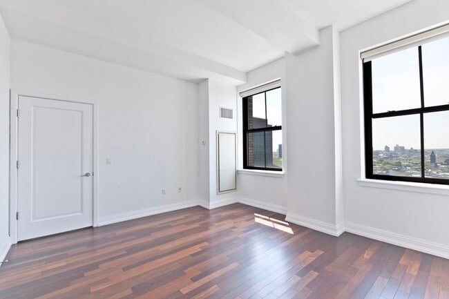 1 Hanson Pl in Brooklyn, NY - Building Photo - Building Photo