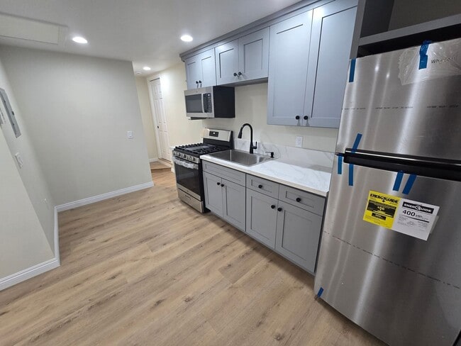 13938 Ragus St in La Puente, CA - Foto de edificio - Building Photo